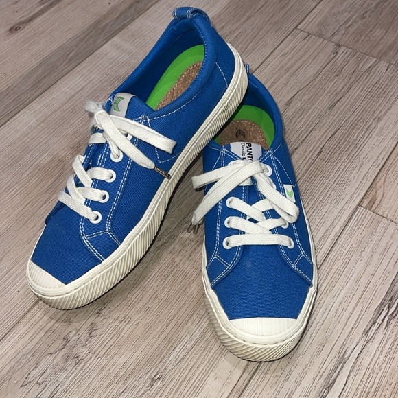 CARIUMA Pantone EUC Women’s Size 8.5 or Men’s Size 7 Classic Blue Canvas Sneaker - Picture 2 of 14